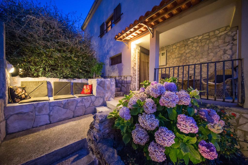 Apartments Pol Murvu Vis Exterior photo