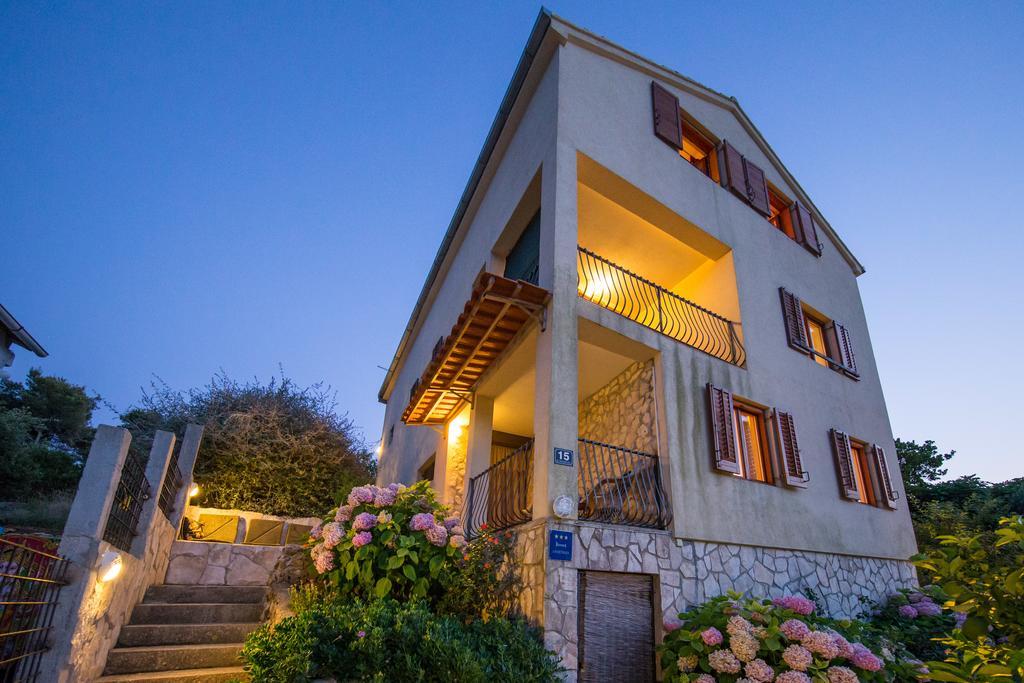 Apartments Pol Murvu Vis Exterior photo