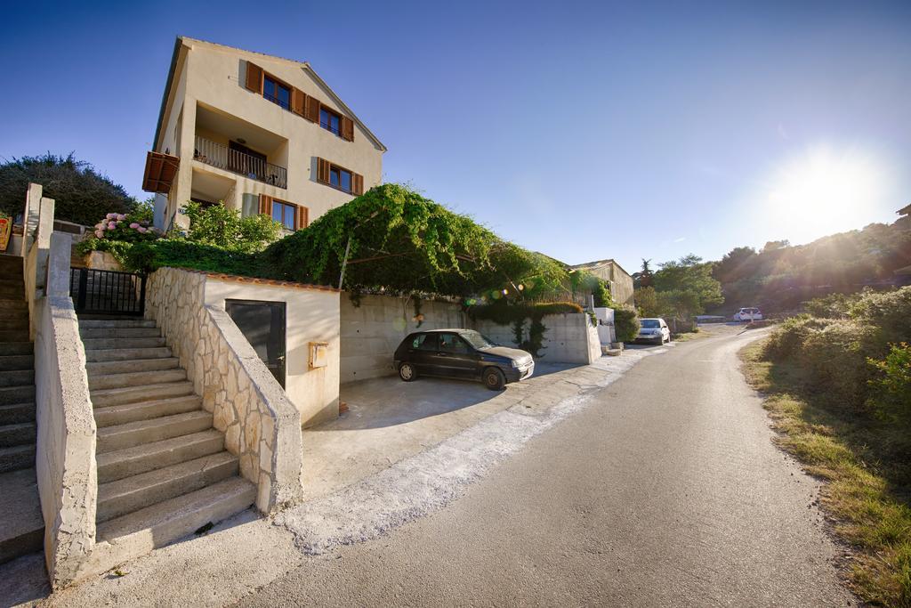 Apartments Pol Murvu Vis Exterior photo