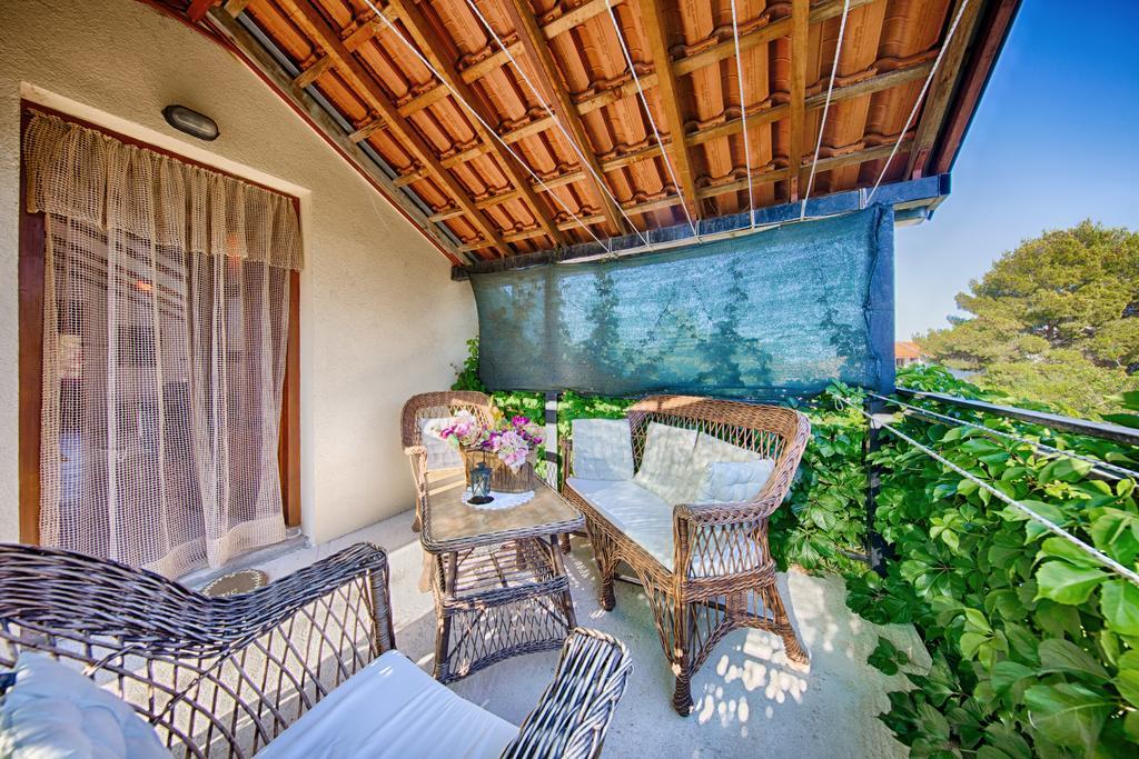 Apartments Pol Murvu Vis Exterior photo