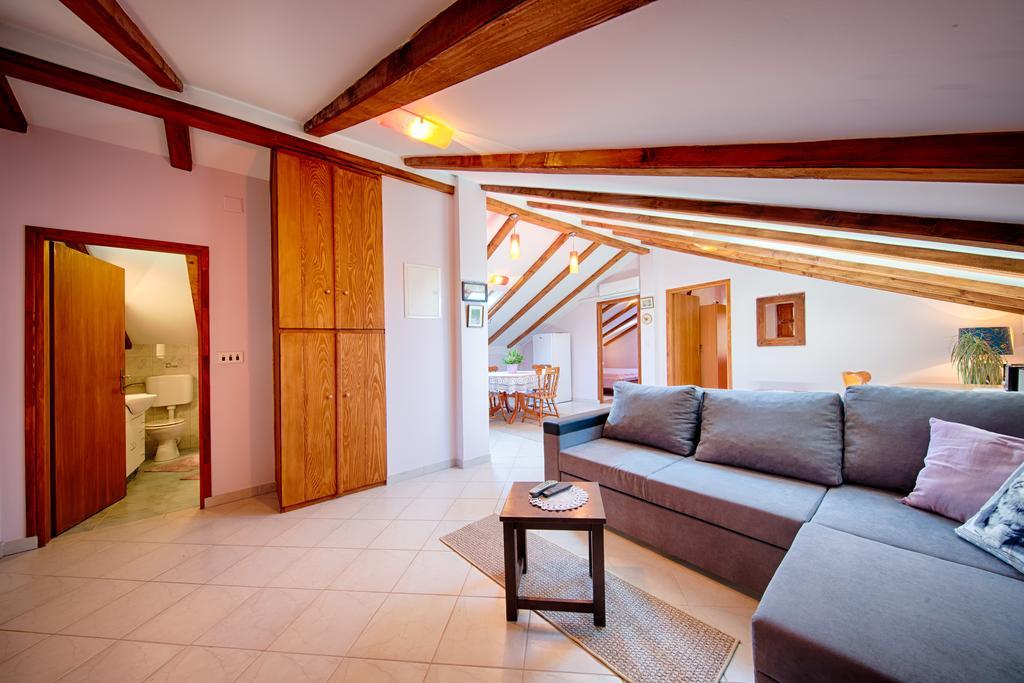 Apartments Pol Murvu Vis Exterior photo