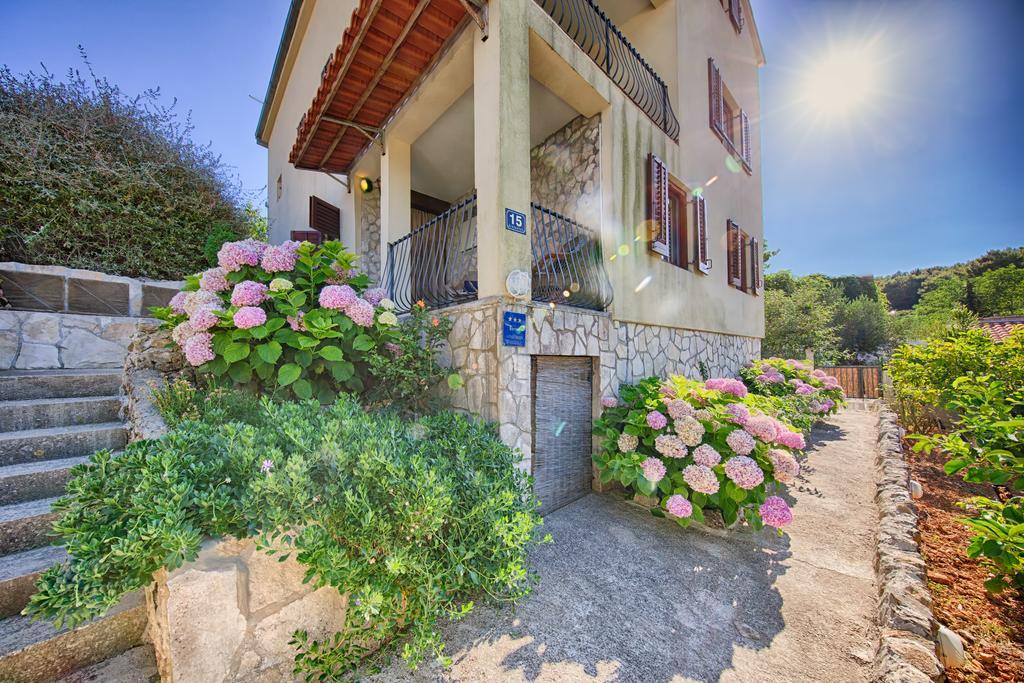 Apartments Pol Murvu Vis Exterior photo