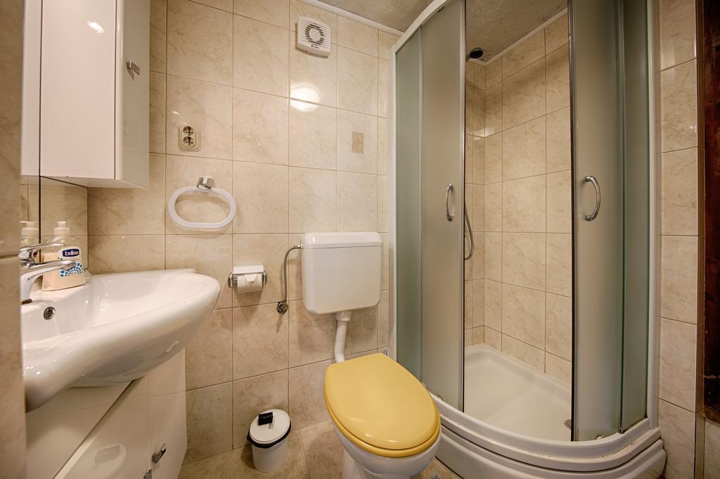 Apartments Pol Murvu Vis Exterior photo