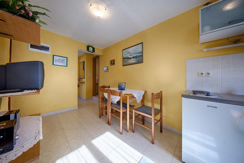 Apartments Pol Murvu Vis Exterior photo
