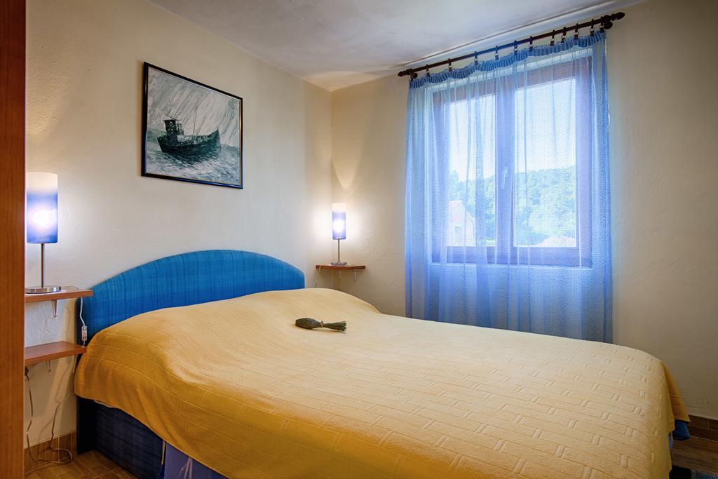Apartments Pol Murvu Vis Exterior photo