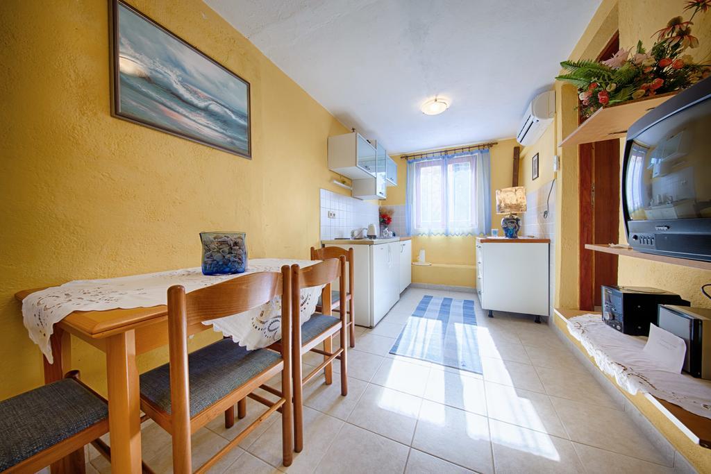 Apartments Pol Murvu Vis Exterior photo